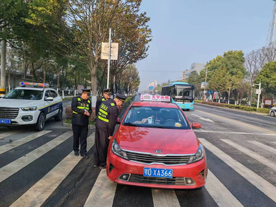 江陵县交通运输综合执法大队开展出租汽车市场专项整治行动